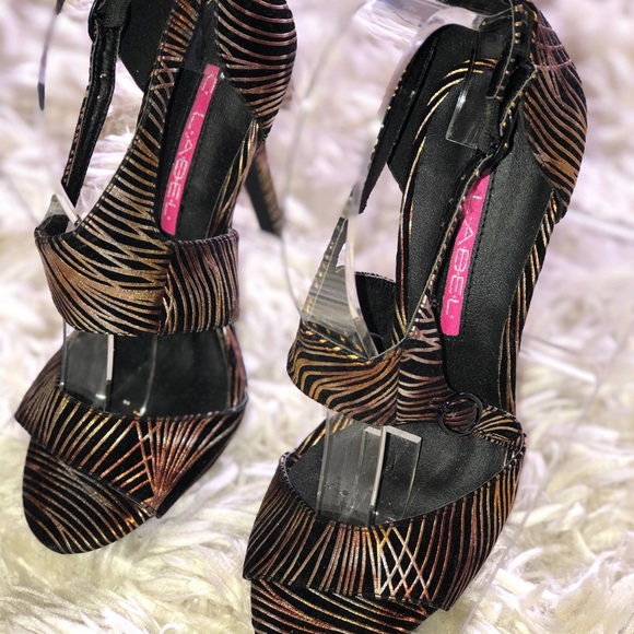 Stylish Zebra Pumps - Picture 4 of 5